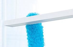 全屋干清潔 —— 清除浮塵，避免濕擦成泥